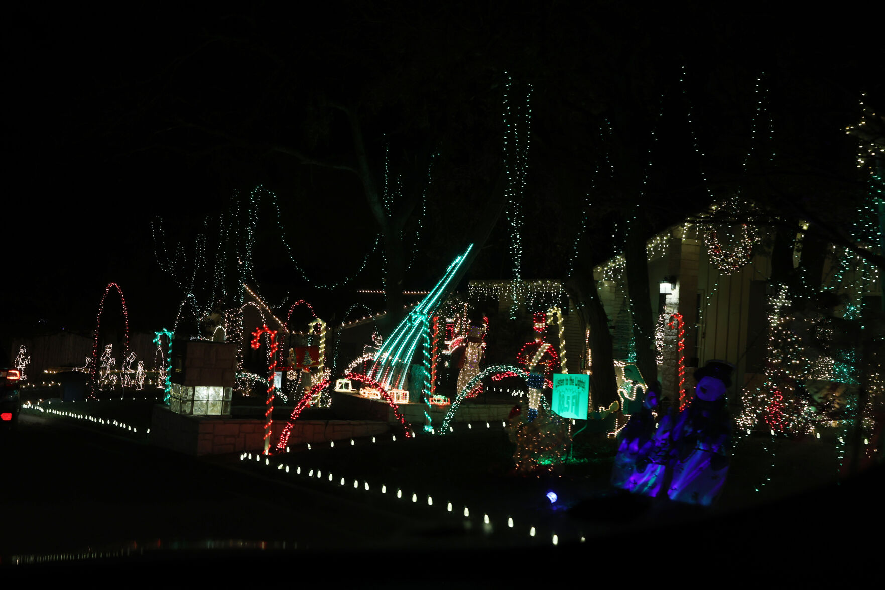 121221-wac-loc-holidaylights-woodcrest2.JPG